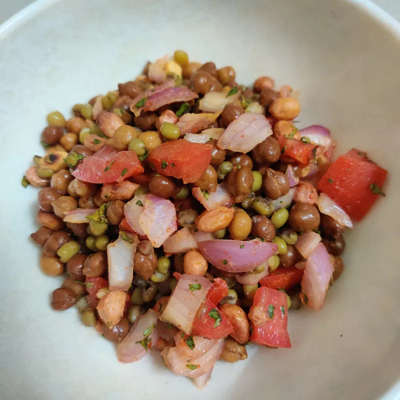 Tangy Legumes Chat image